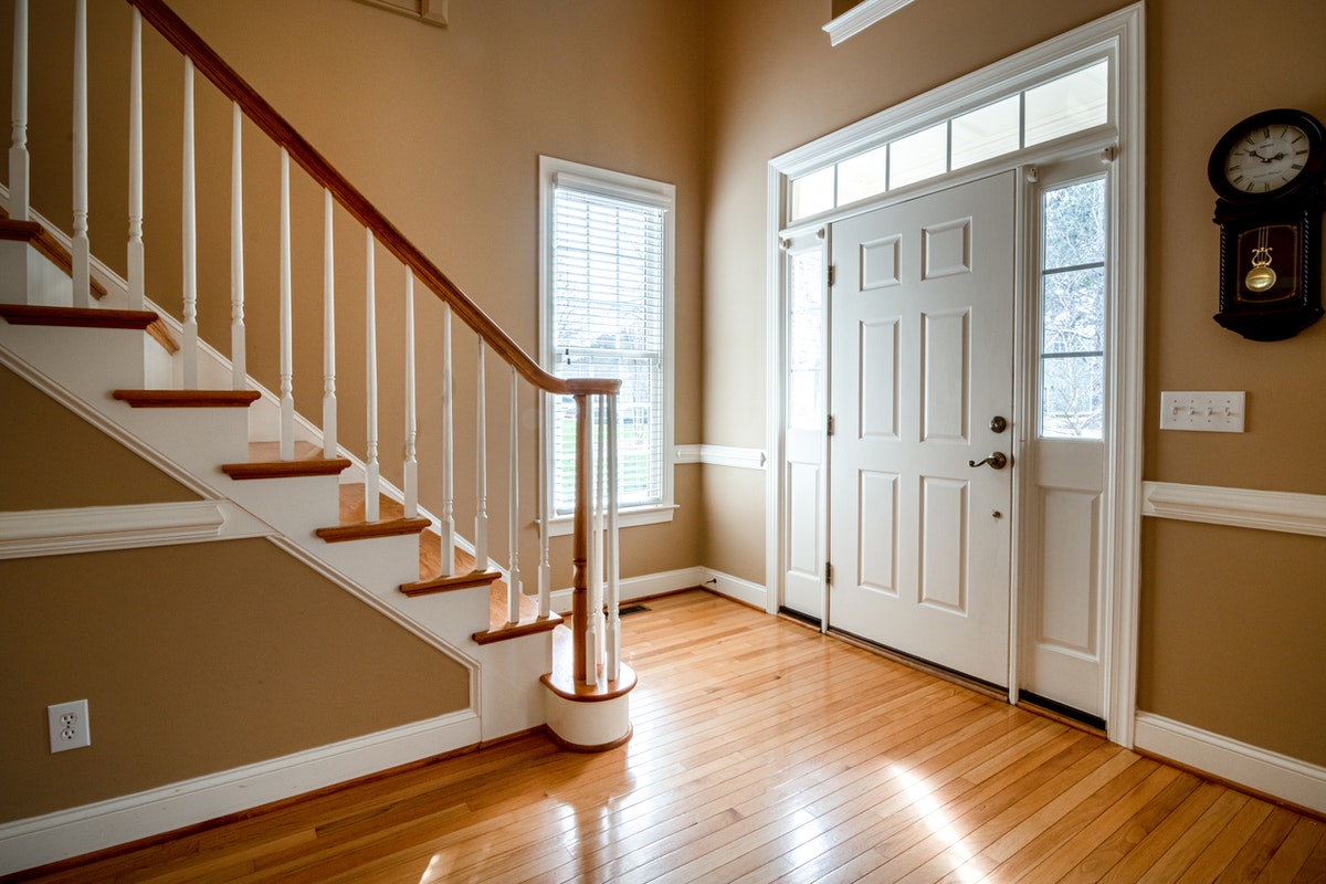 How to Create a Stylish and Functional Entrance to Your Apartment