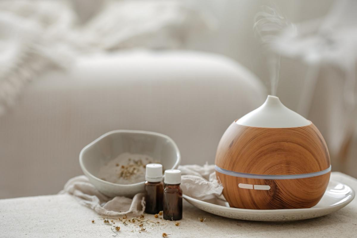 5 Essential Oils Hacks to Use in Your Apartment