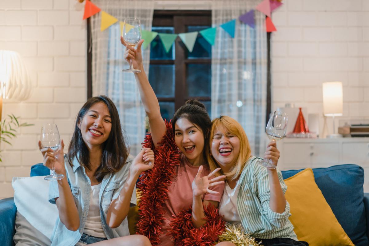 Four Pieces of Advice on How to Host the Best Apartment Party