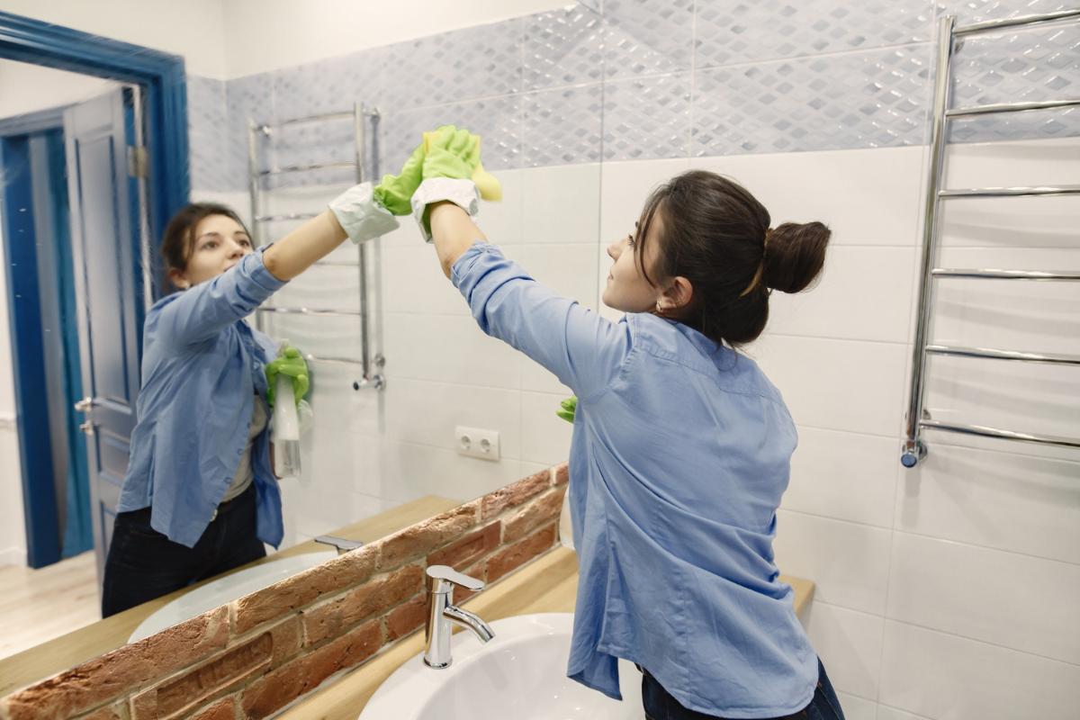 How to Properly Clean Your Apartment Bathroom