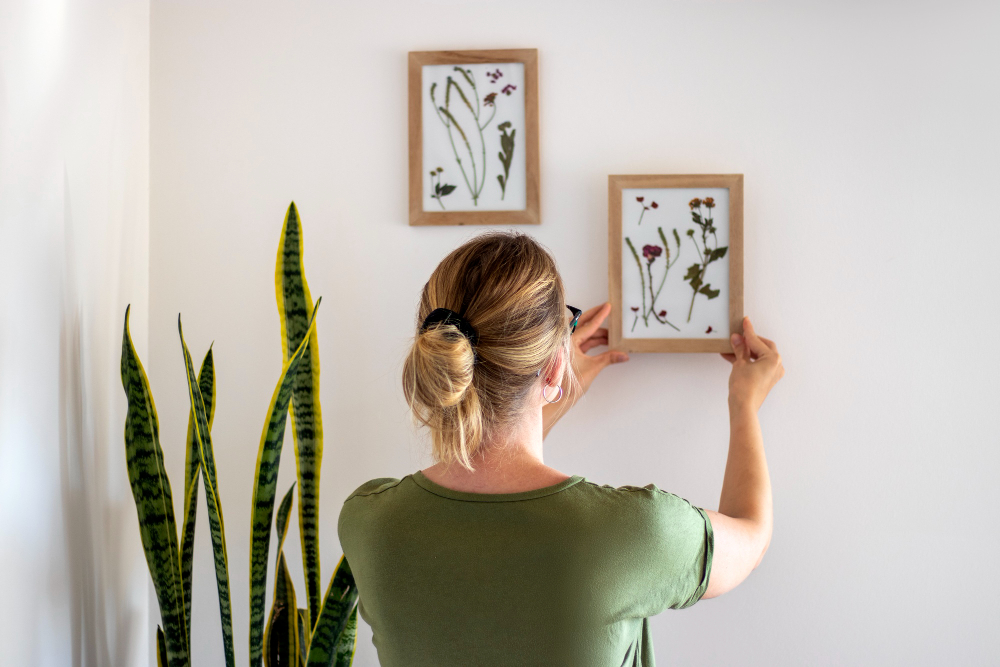 How to Decorate Your Apartment Walls